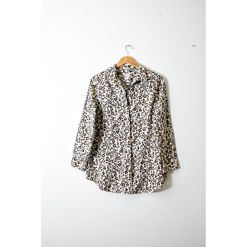 Chico's Leopard Print No Iron Button Down Shirt Womens Size 2 Tan Black cheetah
